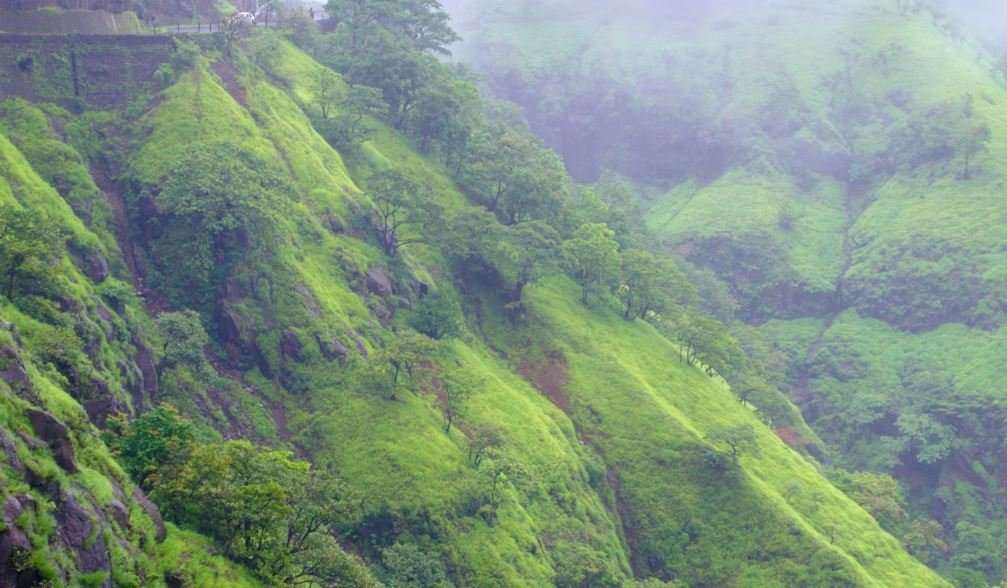 Top 10 Best Monsoon Travel Destinations in India for Rain Lovers